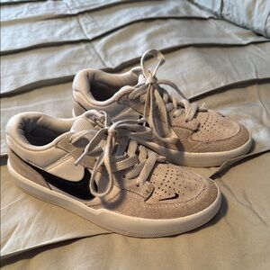 Nike Cream SB Force 58 Sneakers Boys size 4